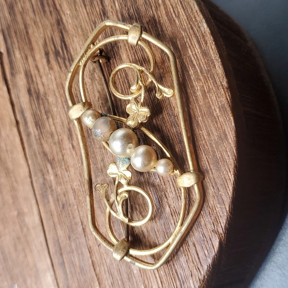B807 vintage 1940s pearl pin into the garden brooch - Picture 1 of 5